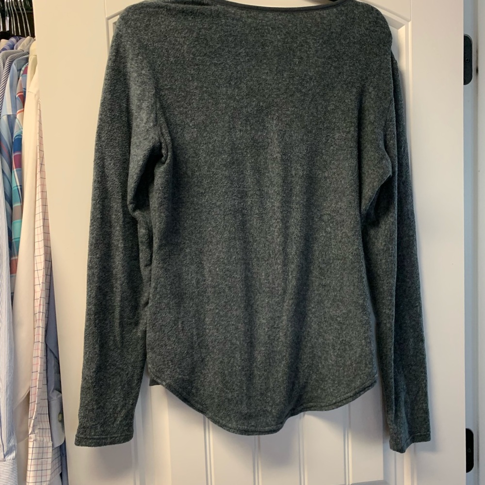Cuddl-duds heather grey long sleeve top size Large.